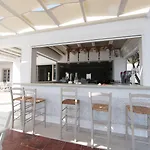 Ξενοδοχείο Kavuras Village & 4*