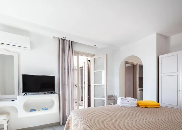 Kavuras Village & Agios Prokopios (Naxos)